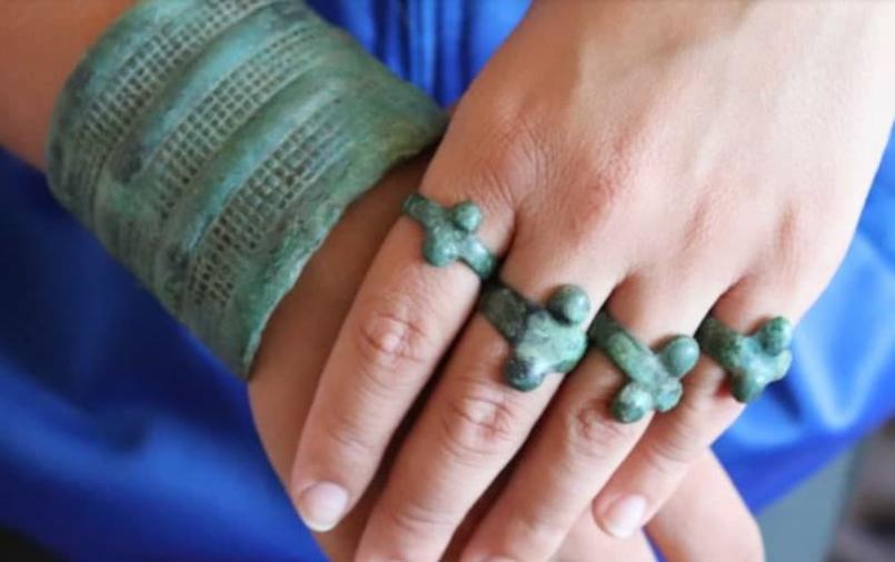В Хакасии нашли погребение древней «властелинки колец»